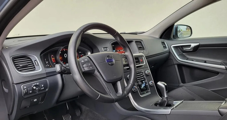 Volvo V60 cena 63500 przebieg: 129000, rok produkcji 2017 z Aleksandrów Łódzki małe 529